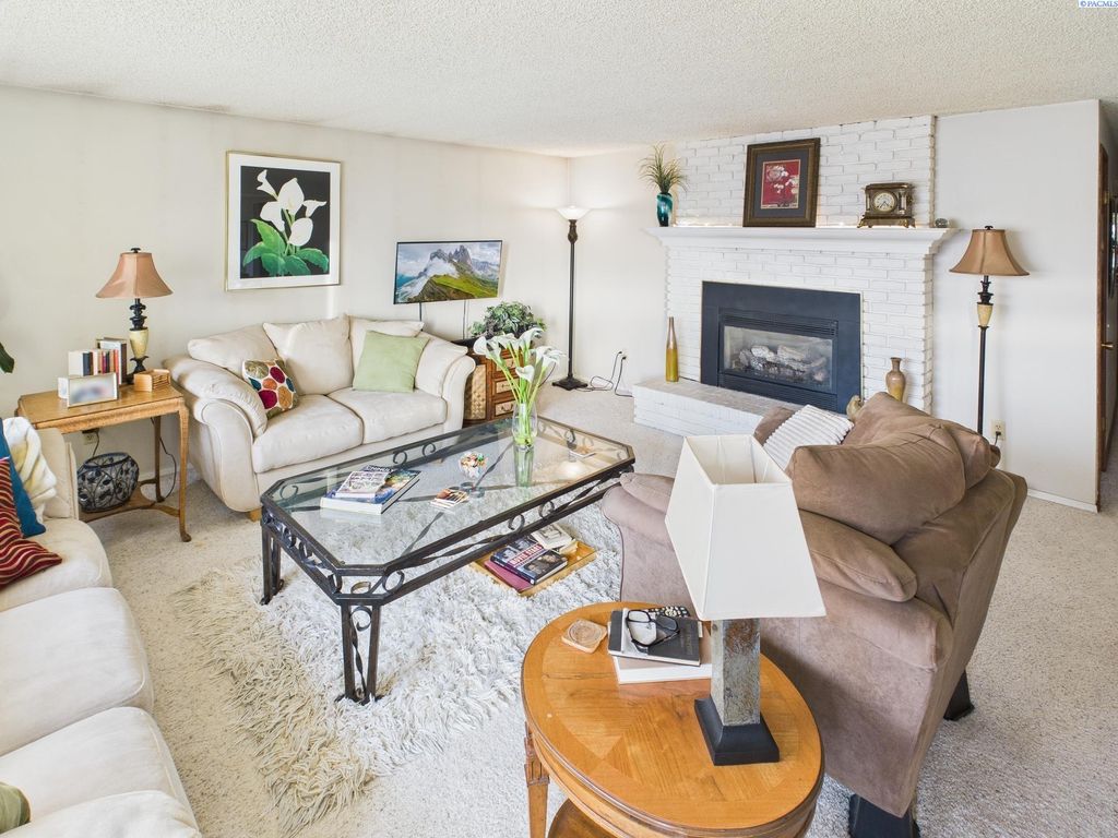 Photo of 911 S 41st Ave, Yakima, WA 98908 (MLS # 289856)