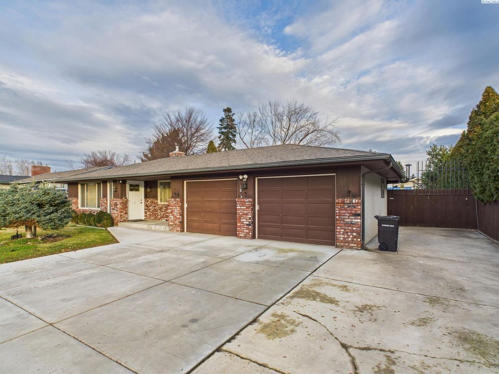Photo of 911 S 41st Ave, Yakima, WA 98908 (MLS # 289856)