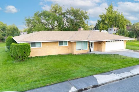 Photo of 727 S Conway St, Kennewick, WA 99336 (MLS # 287914)