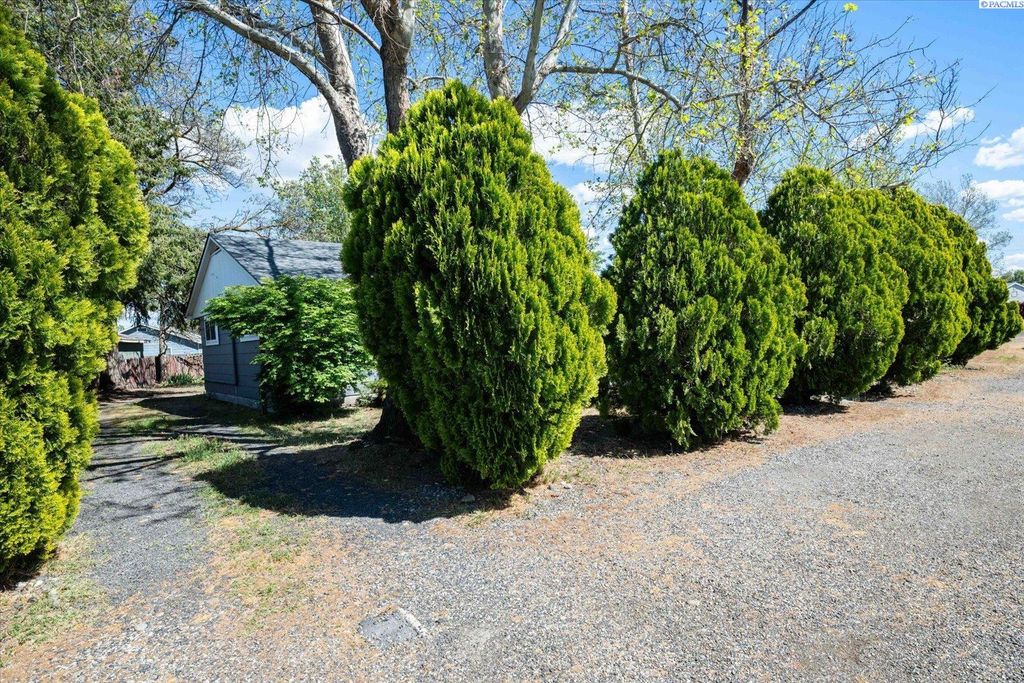 Photo of 336 Sanford Ave, Richland, WA 99352 (MLS # 292458)