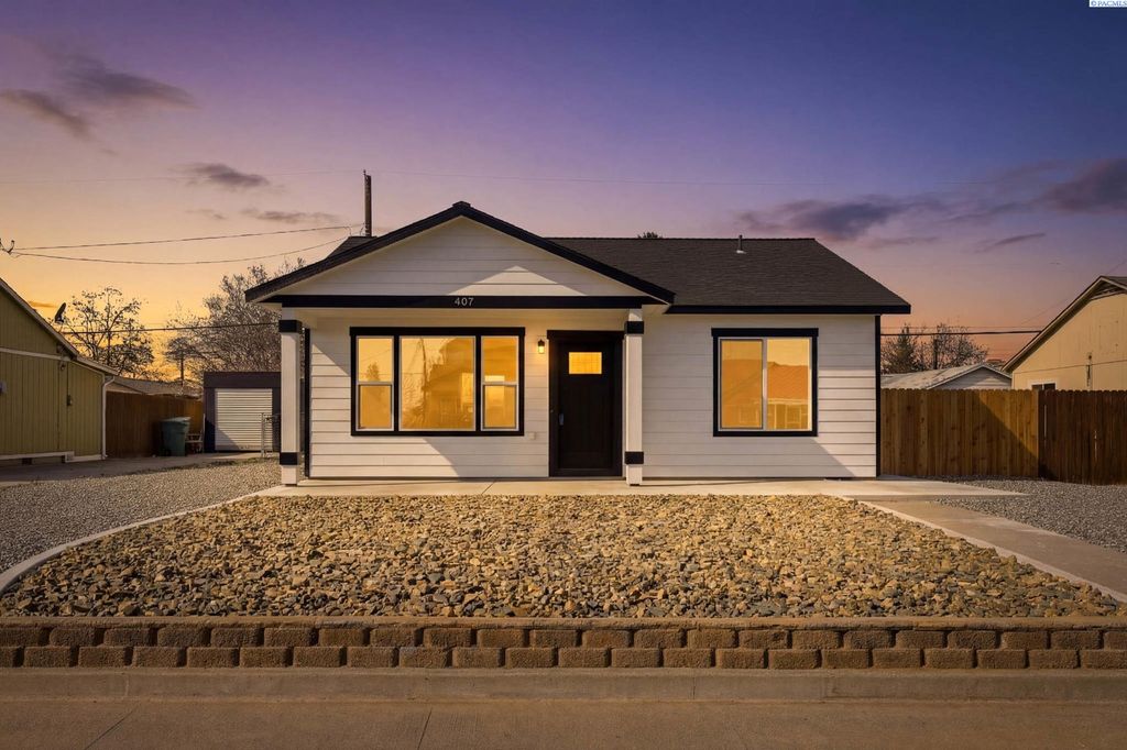 Photo of 407 Rossell Ave, Richland, WA 99352 (MLS # 291084)