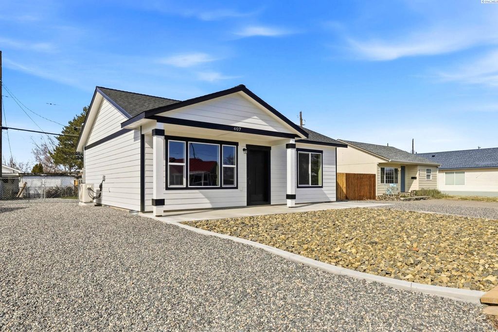 Photo of 407 Rossell Ave, Richland, WA 99352 (MLS # 291084)