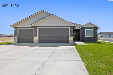 Photo of 210 Packer St, Prosser, WA 99350 (MLS # 290511)