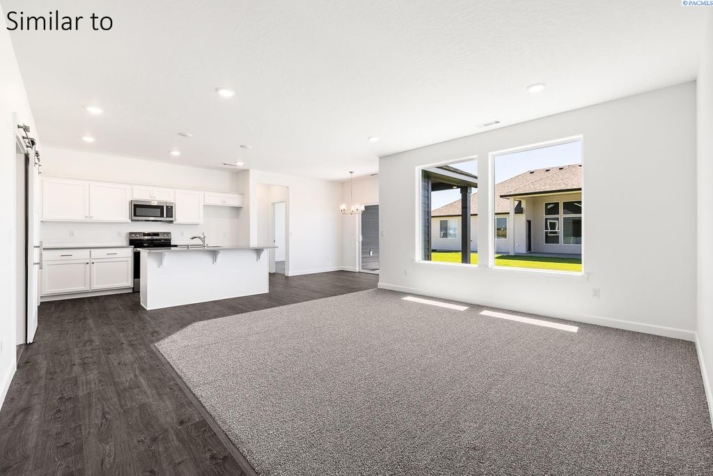 Photo of 210 Packer St, Prosser, WA 99350 (MLS # 290511)