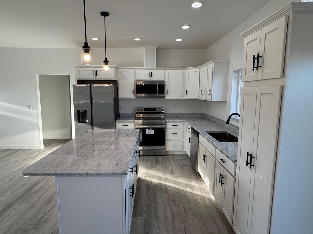 Photo of 321 Olivia St, Sunnyside, WA 98944 (MLS # 289485)