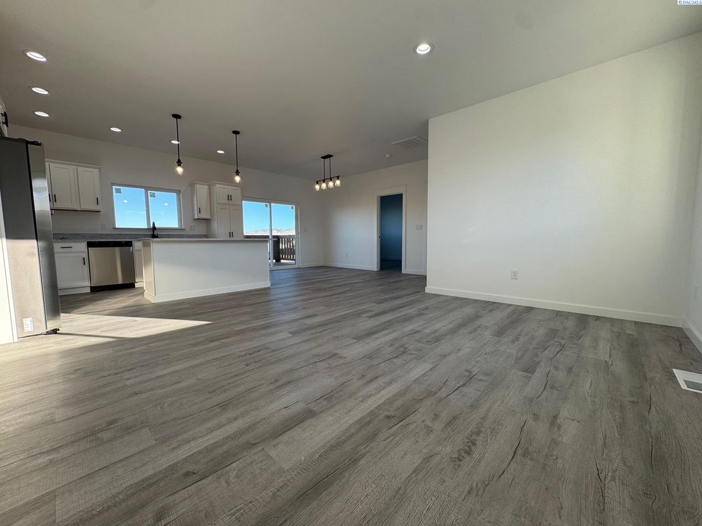 Photo of 321 Olivia St, Sunnyside, WA 98944 (MLS # 289485)