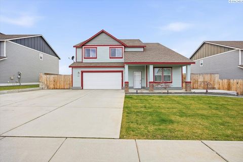 Photo of 647 Pikes Peak Dr, West Richland, WA 99353 (MLS # 289696)