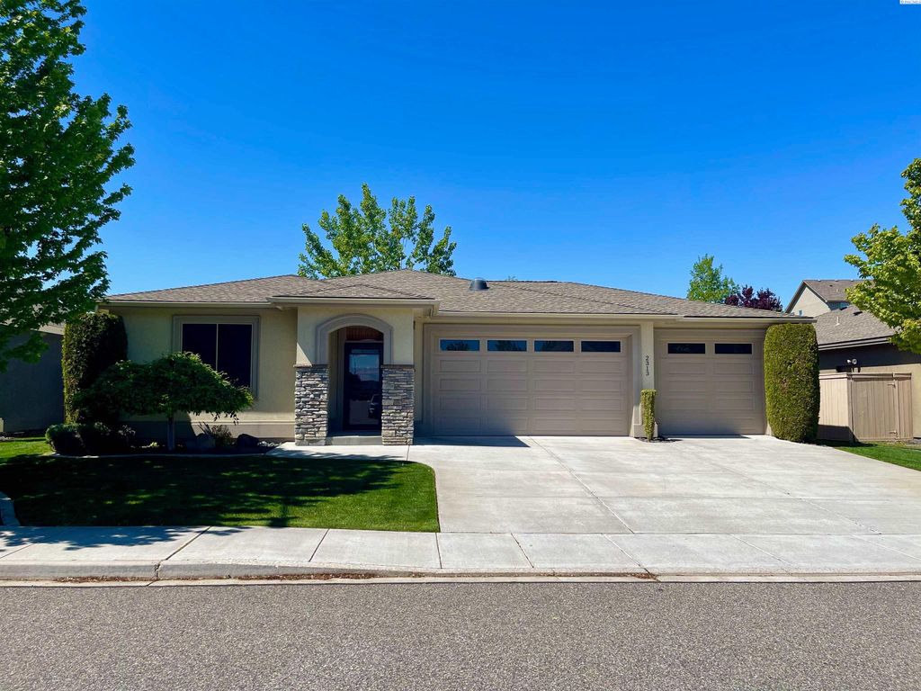 Photo of 2313 Copperhill Street, Richland, WA 99354 (MLS # 292456)
