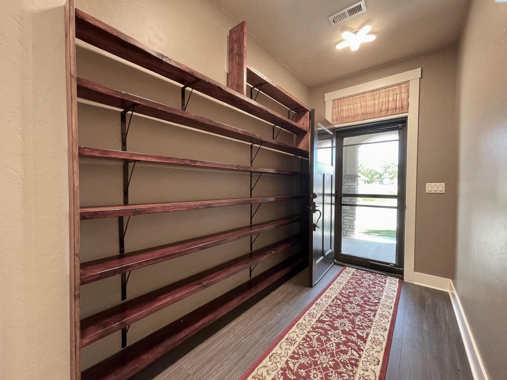 Photo of 2313 Copperhill Street, Richland, WA 99354 (MLS # 292456)