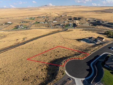 Photo of 32705 S Cantera St, Kennewick, WA 99338 (MLS # 287910)