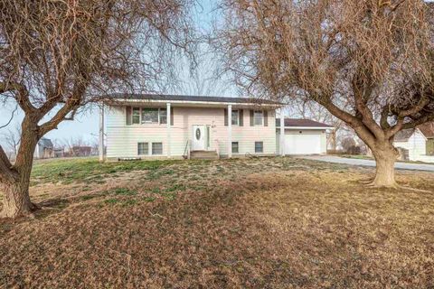 Photo of 5832 Curlew Lane, Pasco, WA 99301 (MLS # 290477)