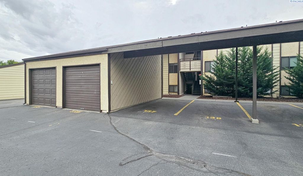 Photo of 303 Gage Boulevard, # 223 Blvd, Richland, WA 99352 (MLS # 288023)