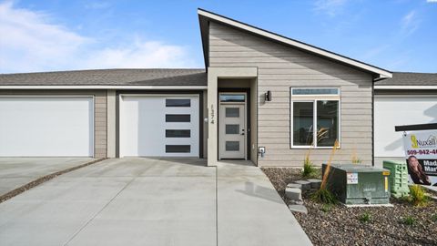 Photo of 1374 Kalani Ct, West Richland, WA 99353 (MLS # 288381)
