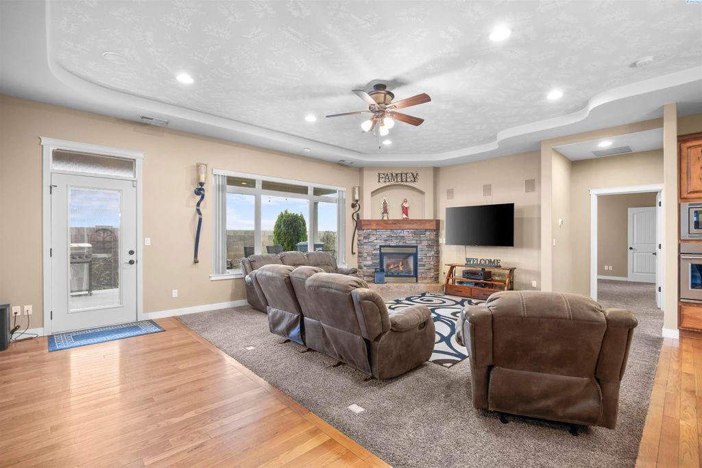 Photo of 4502 Tamarisk Drive, Pasco, WA 99301 (MLS # 291383)