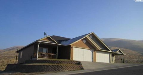 Photo of 1350 Rohman Drive, Prosser, WA 99350 (MLS # 290888)