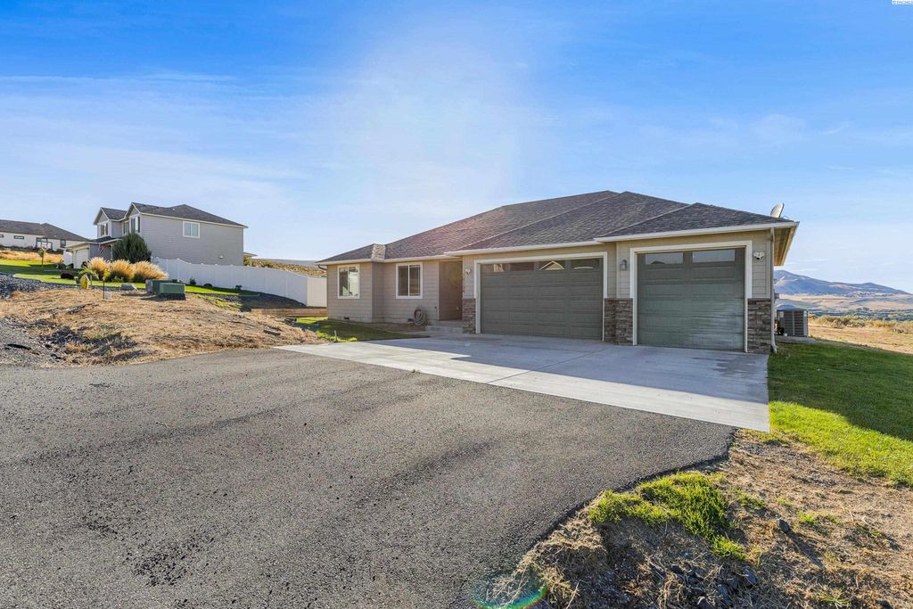 Photo of 28104 N Pear Dr, Benton City, WA 99320 (MLS # 288232)