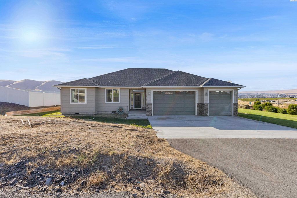 Photo of 28104 N Pear Dr, Benton City, WA 99320 (MLS # 288232)