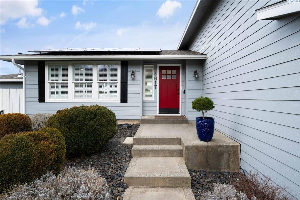 Photo of 4617 S Quincy Place, Kennewick, WA 99337 (MLS # 290710)