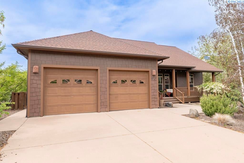 Photo of 920 SW Center Street, Pullman, WA 99163 (MLS # 292910)