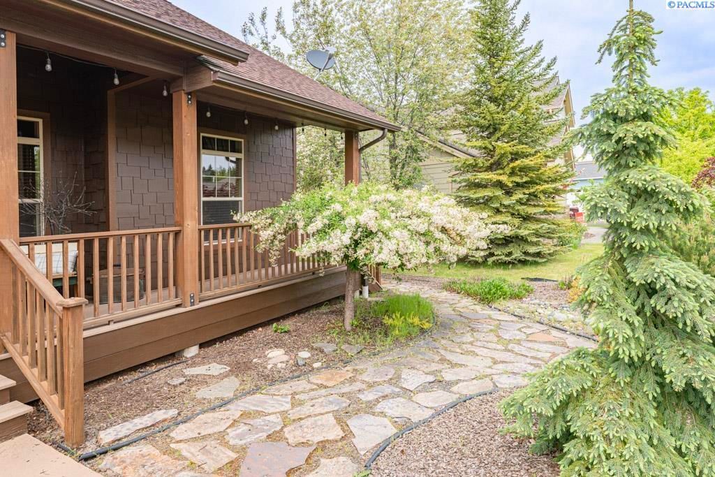 Photo of 920 SW Center Street, Pullman, WA 99163 (MLS # 292910)