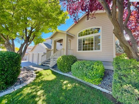 Photo of 1208 N Pittsburgh St, Kennewick, WA 99336 (MLS # 294615)