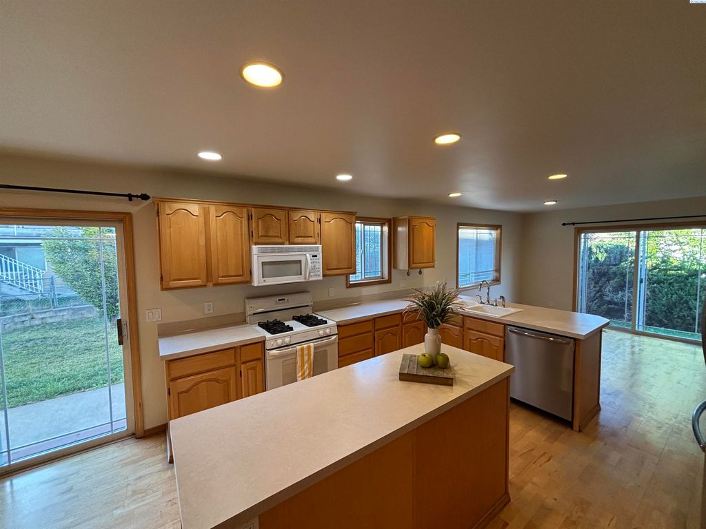 Photo of 2515 NW Wallingford Ct, Pullman, WA 99163 (MLS # 287728)