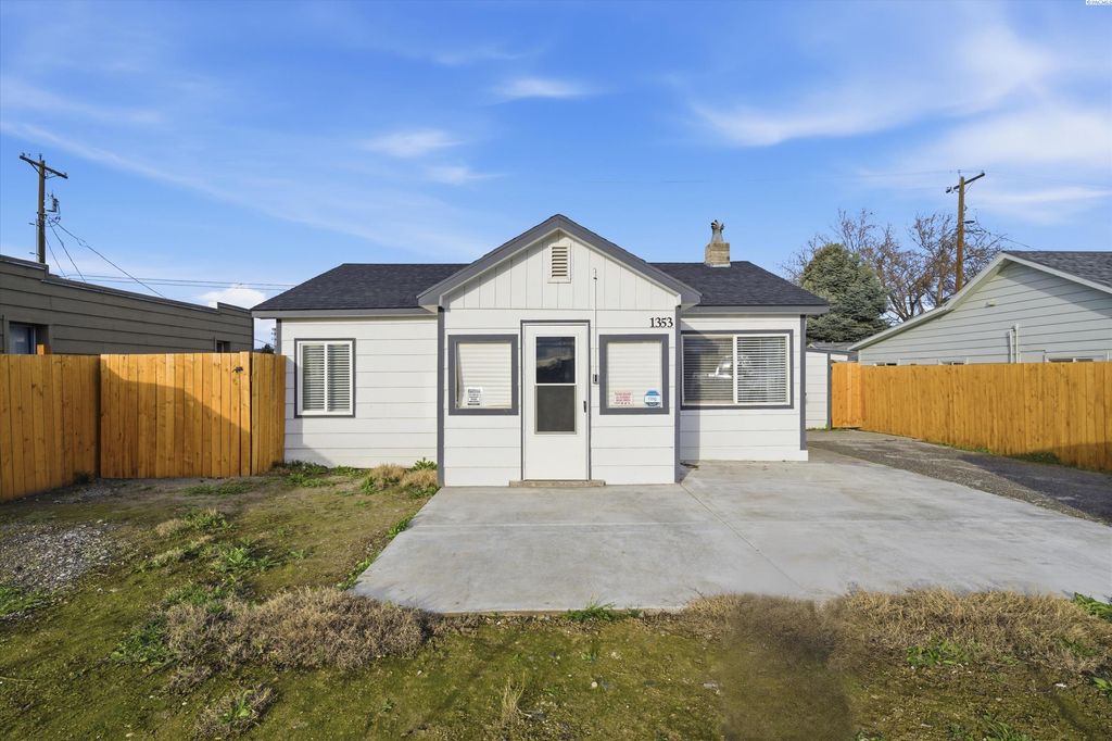 Photo of 1353 Carolina Ave, Richland, WA 99352 (MLS # 291047)
