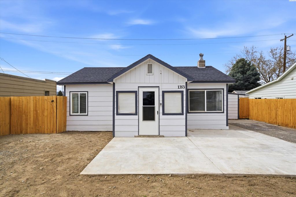 Photo of 1353 Carolina Ave, Richland, WA 99352 (MLS # 291047)