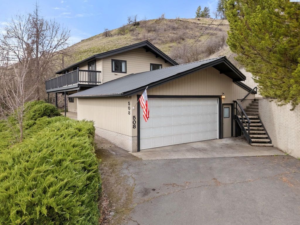 Photo of 508 S Cromwell St, Colfax, WA 99111 (MLS # 291477)