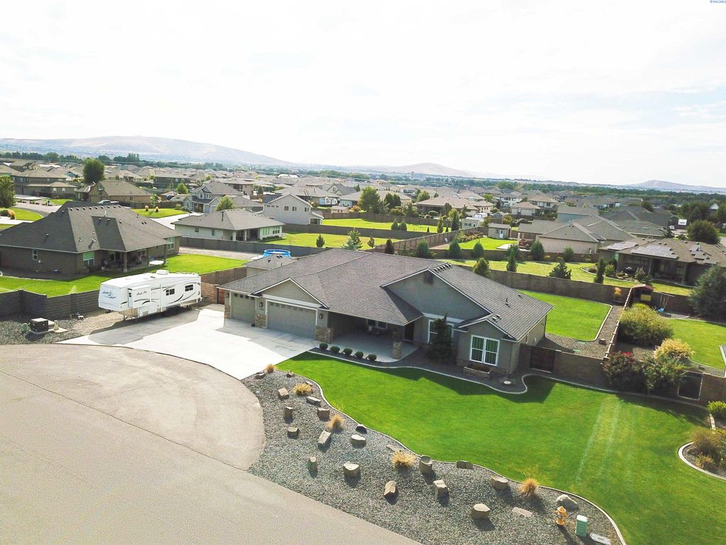 Photo of 7004 Sandy Ridge Road, Pasco, WA 99301 (MLS # 292142)