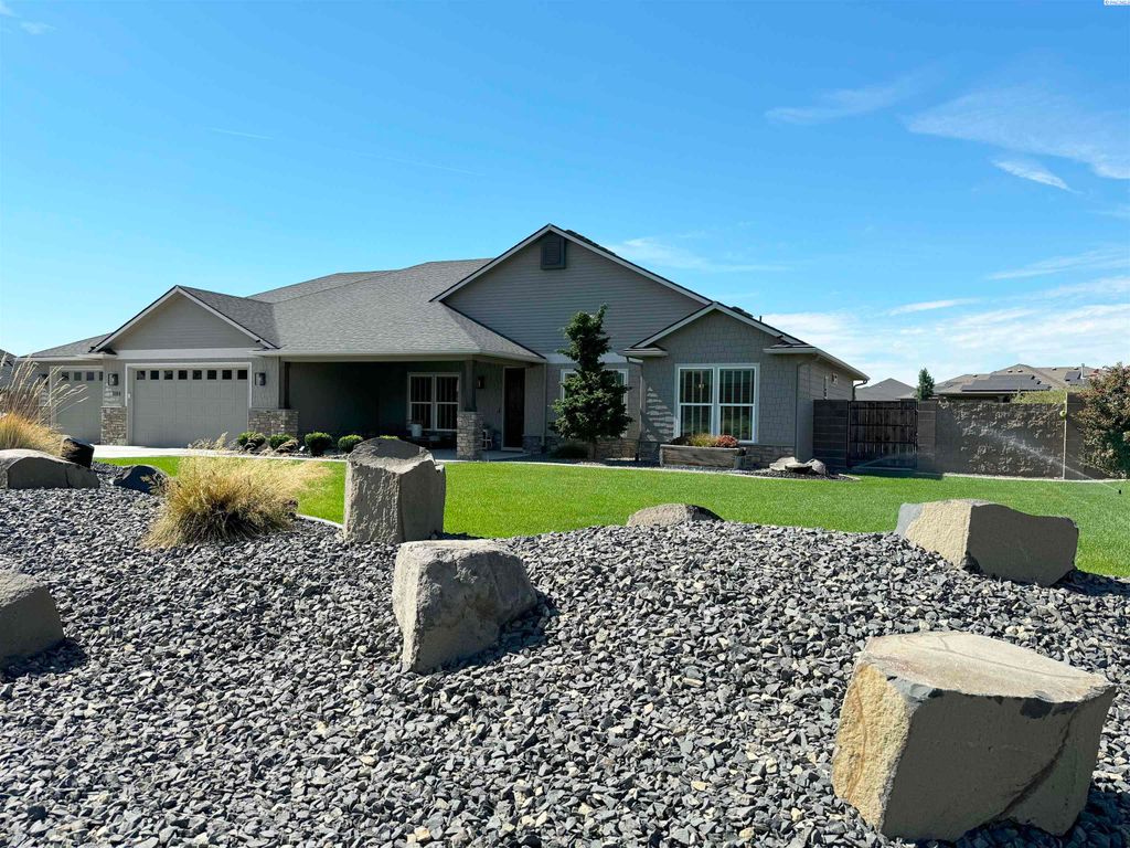 Photo of 7004 Sandy Ridge Road, Pasco, WA 99301 (MLS # 292142)