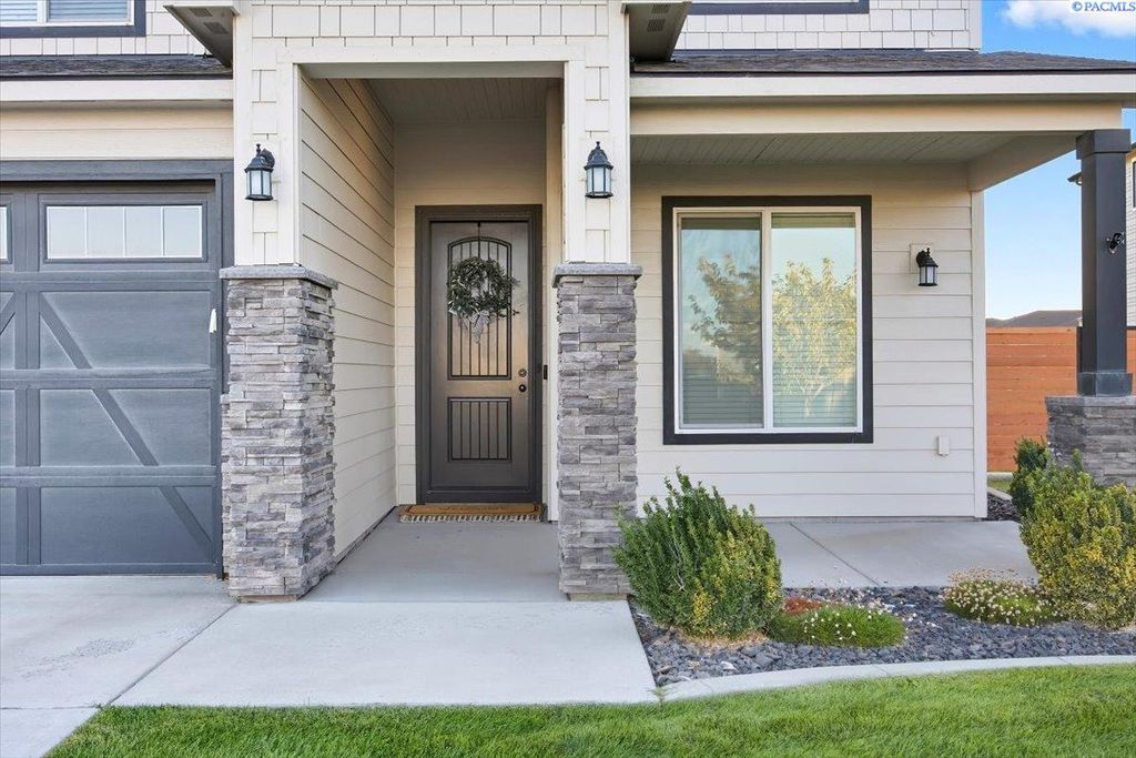 Photo of 89703 E Sagebrush Rd, Kennewick, WA 99338 (MLS # 288335)
