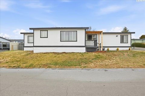 Photo of 6402 Morrison St, West Richland, WA 99353 (MLS # 289533)