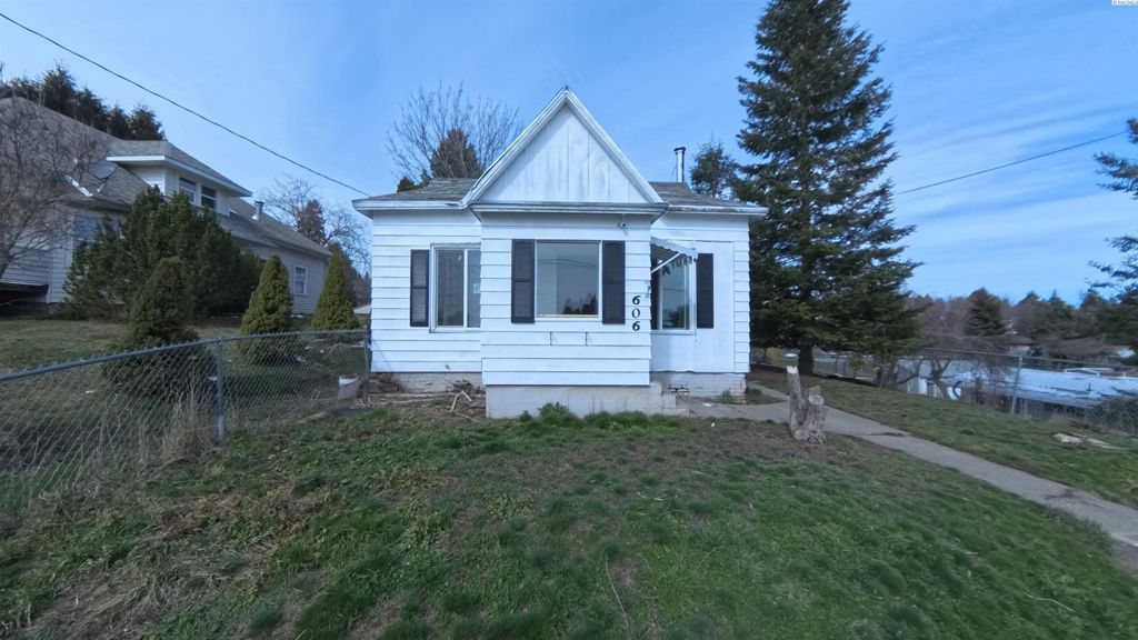 Photo of 606 W Steptoe Ave, Oakesdale, WA 99252 (MLS # 288921)