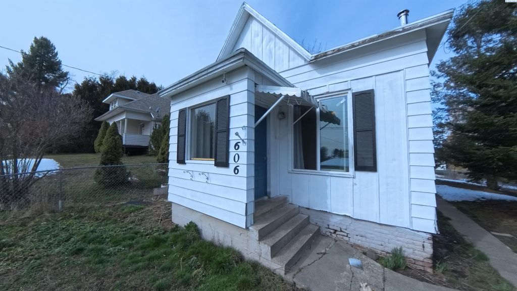 Photo of 606 W Steptoe Ave, Oakesdale, WA 99252 (MLS # 288921)