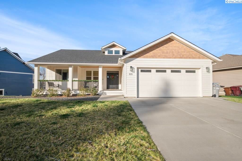 Photo of 810 SW Finch Way, Pullman, WA 99163 (MLS # 289563)