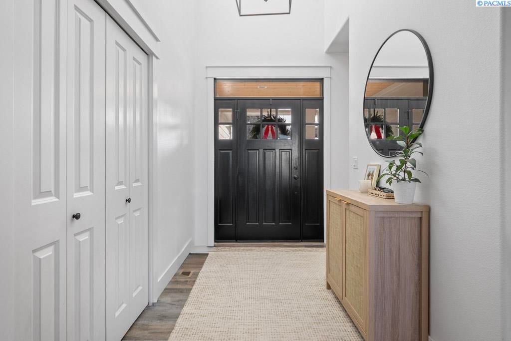 Photo of 810 SW Finch Way, Pullman, WA 99163 (MLS # 289563)