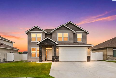 Photo of 8215 Ashen Dr, Pasco, WA 99301 (MLS # 294390)