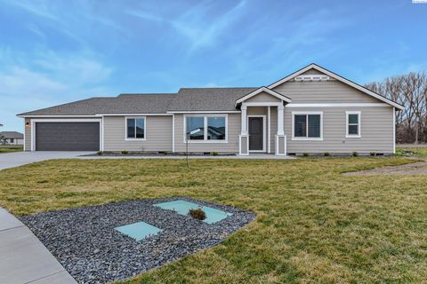 Photo of 1615 Castlewood Ct, Grandview, WA 98930 (MLS # 290170)