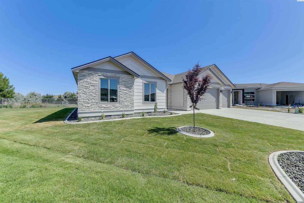 Photo of 1557 Livorno Ave, Richland, WA 99352 (MLS # 290794)