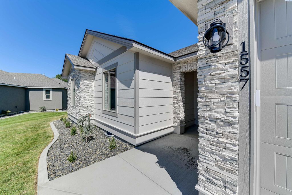 Photo of 1557 Livorno Ave, Richland, WA 99352 (MLS # 290794)