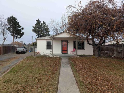 Photo of 2213 W 6th Ave, Kennewick, WA 99336 (MLS # 289055)