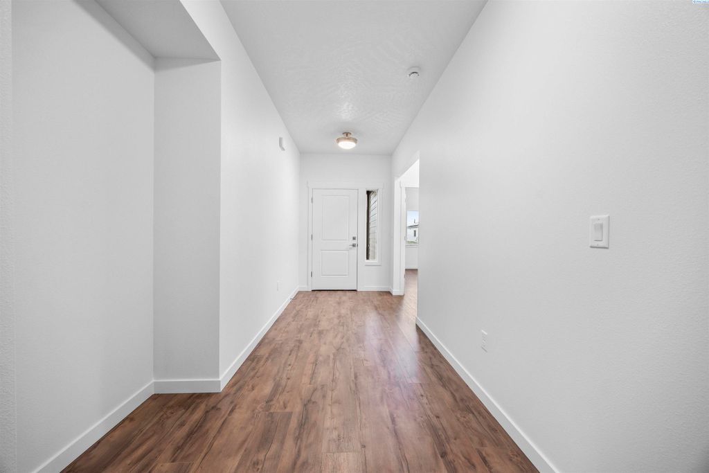 Photo of 211 Packer St, Prosser, WA 99350 (MLS # 291407)