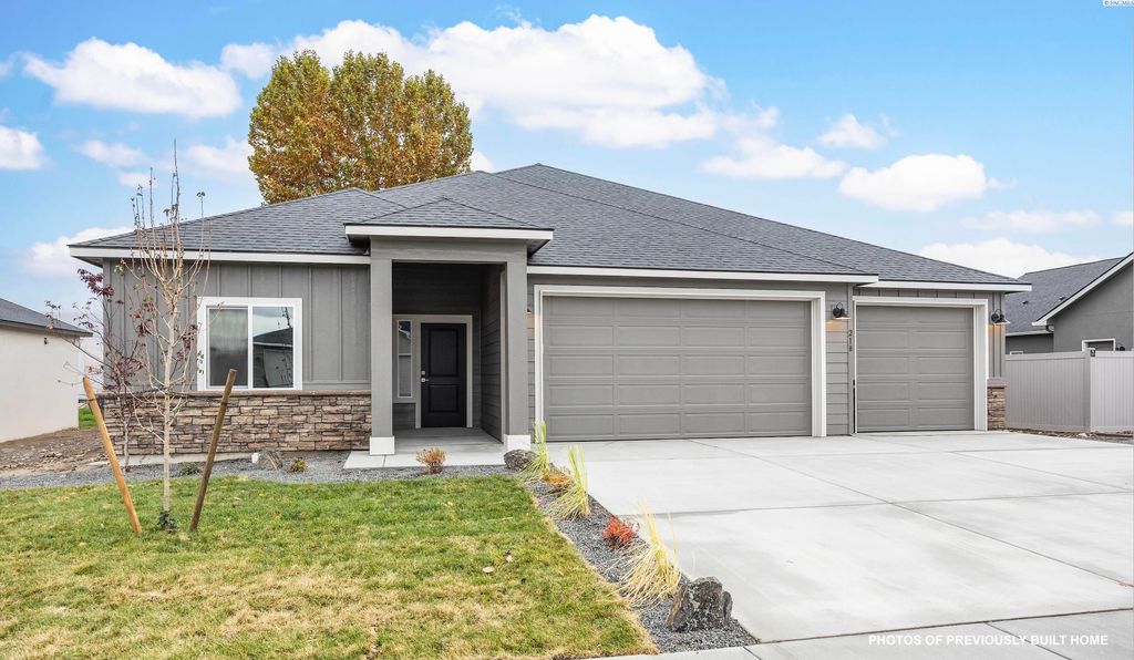 Photo of 211 Packer St, Prosser, WA 99350 (MLS # 291407)