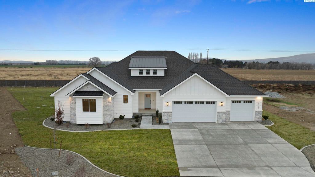 Photo of 12712 Blackfoot Dr, Pasco, WA 99301 (MLS # 290367)