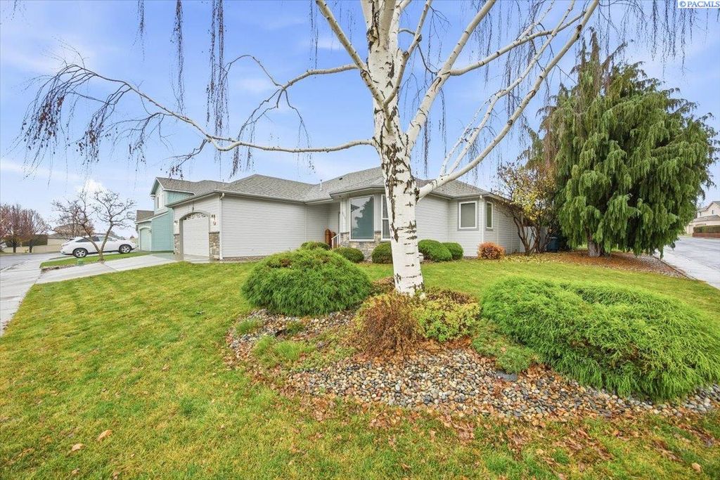 Photo of 211 Thyme Circle, Richland, WA 99352 (MLS # 289279)