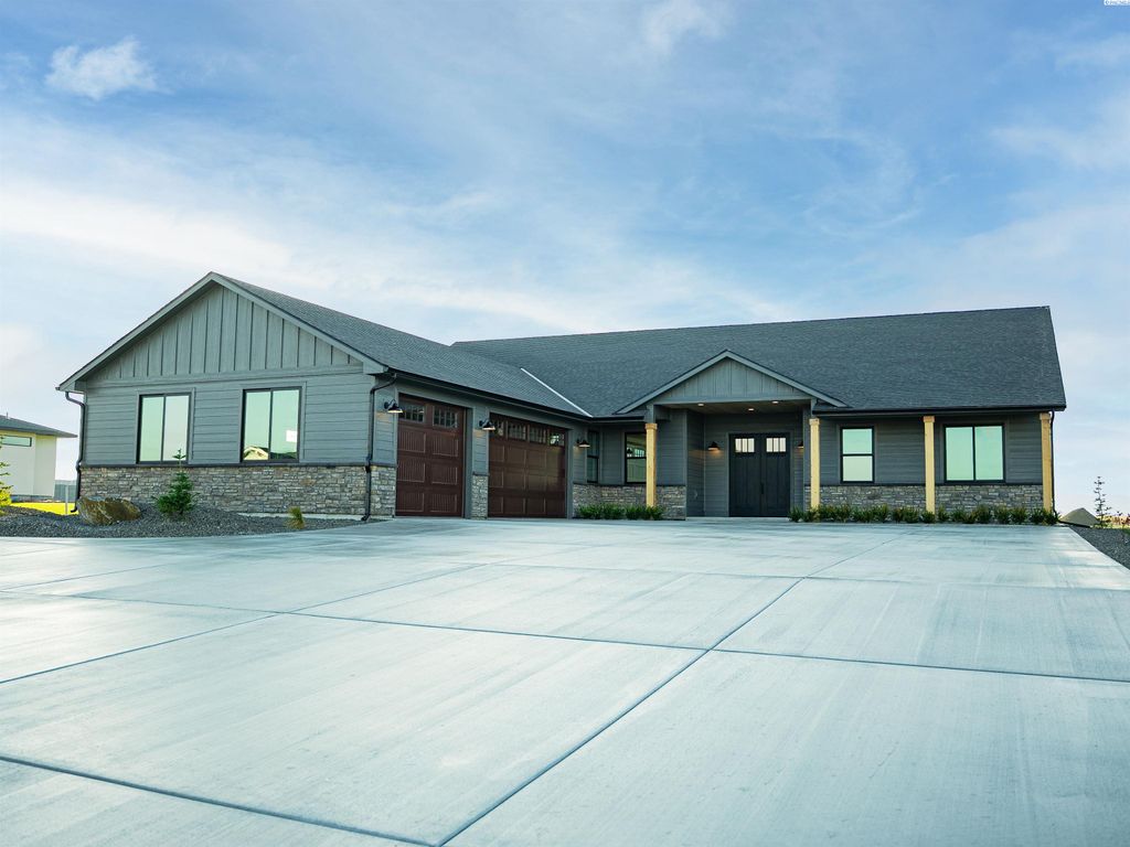 Photo of 7204 Ambrosia Street, Kennewick, WA 99338 (MLS # 289256)