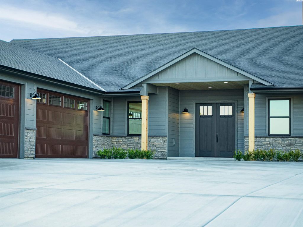 Photo of 7204 Ambrosia Street, Kennewick, WA 99338 (MLS # 289256)