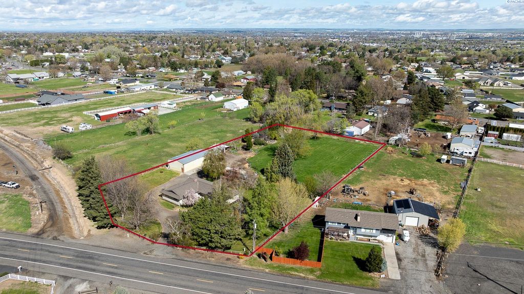 Photo of 108 W 45th Avenue, Kennewick, WA 99337 (MLS # 289730)