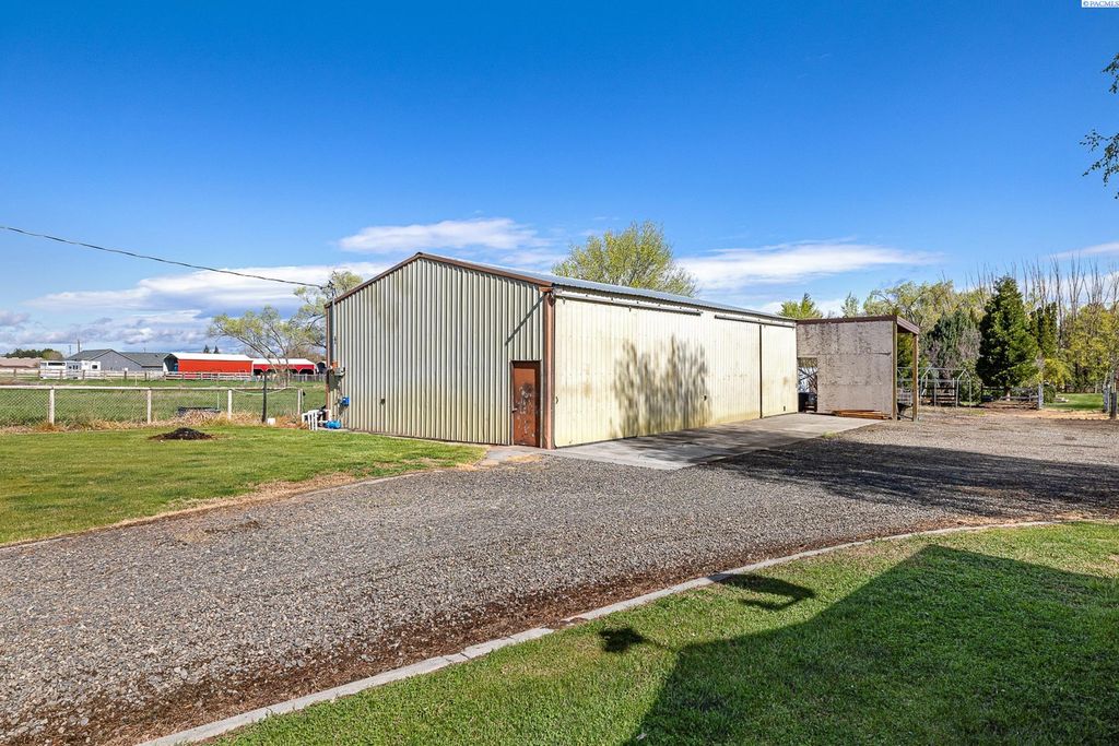 Photo of 108 W 45th Avenue, Kennewick, WA 99337 (MLS # 289730)